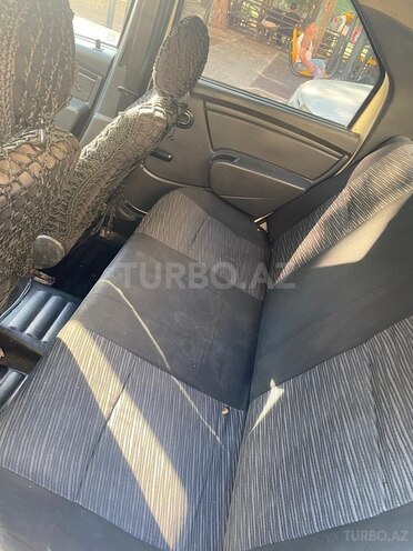 Renault Logan-6