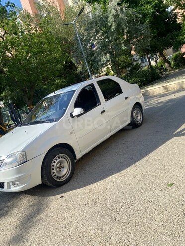 Renault Logan-3