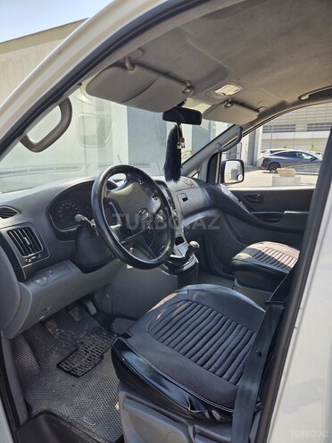 Hyundai H-1-7