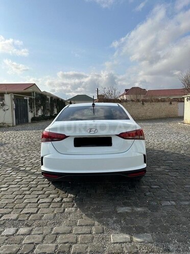 Hyundai Accent-2