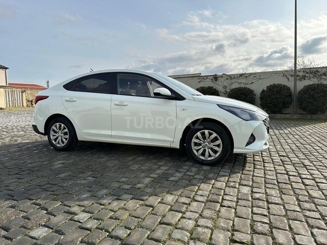 Hyundai Accent-7