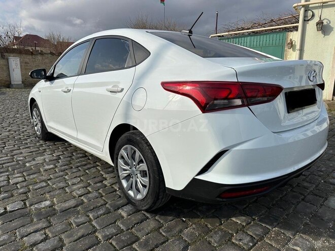Hyundai Accent-4