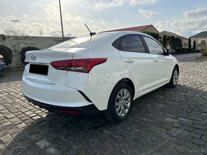 Hyundai Accent-5