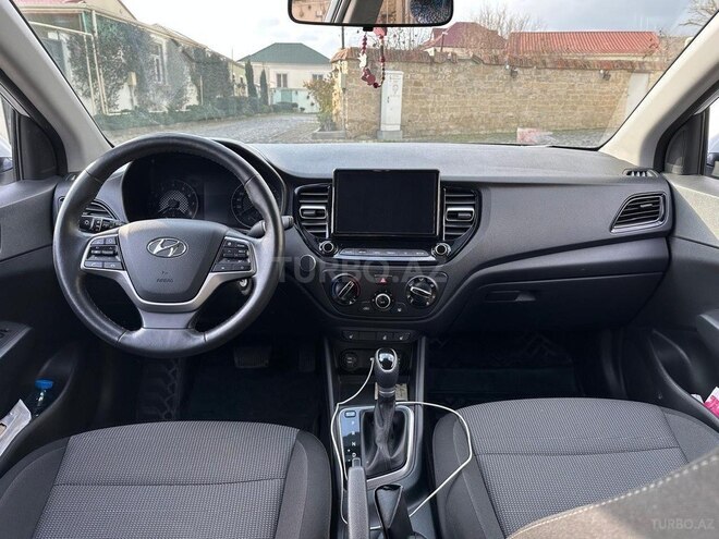 Hyundai Accent-3
