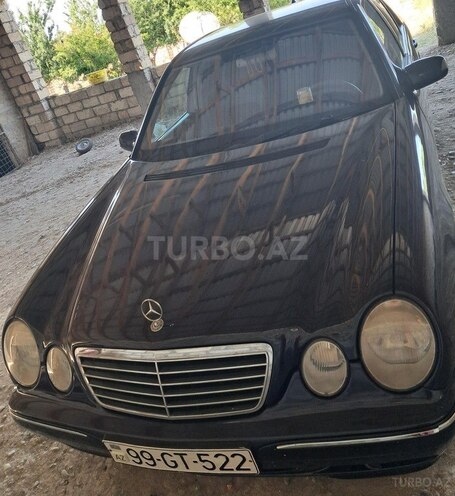 Mercedes E 240-1