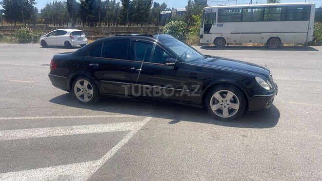 Mercedes E 220-11