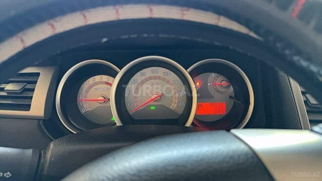 Nissan Tiida-10