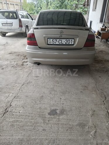 Opel Vectra-13