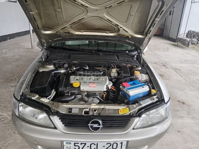 Opel Vectra-12