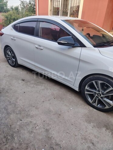 Hyundai Avante-4