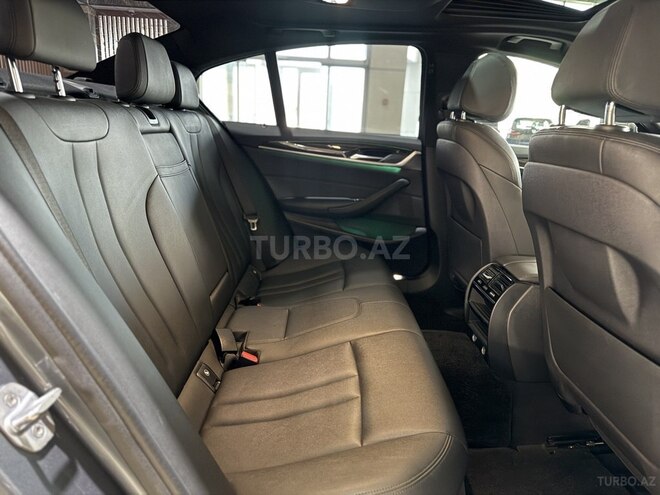 BMW 530e-15