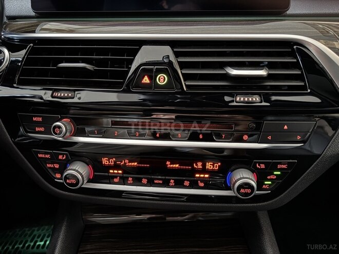 BMW 530e-21