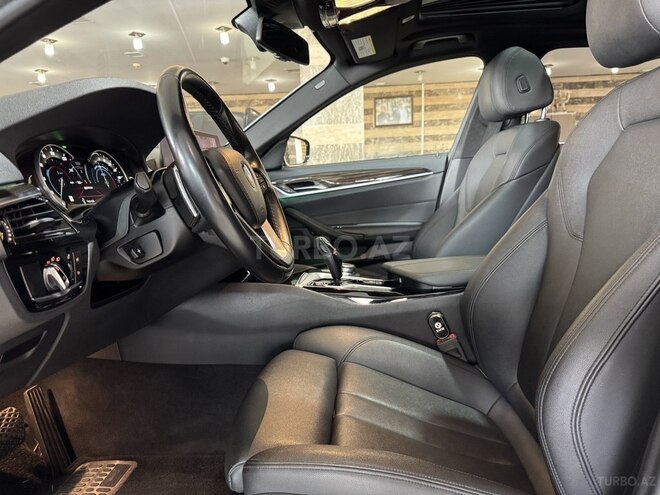 BMW 530e-12