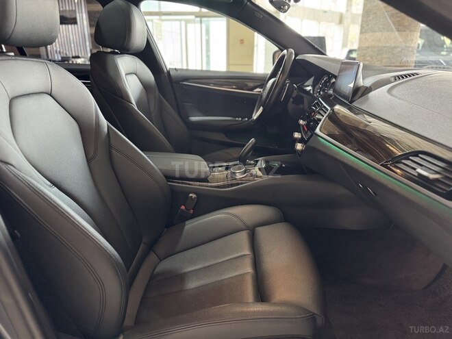 BMW 530e-16