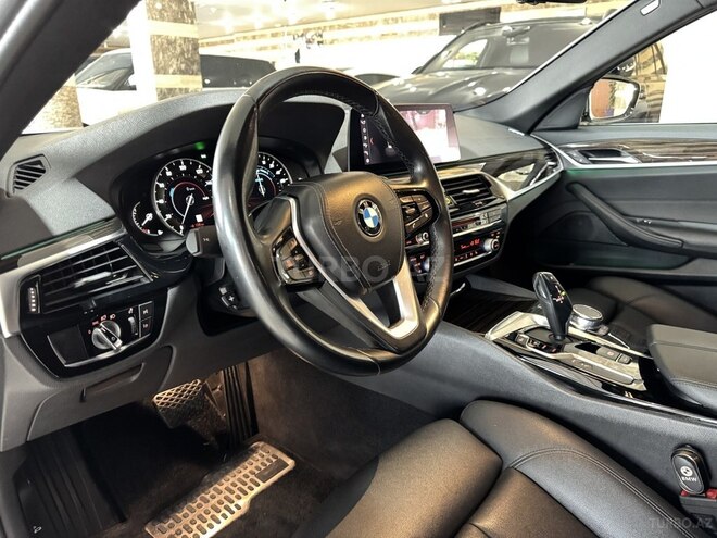 BMW 530e-11