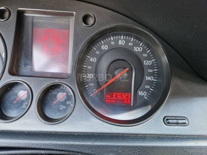 Volkswagen Passat-12