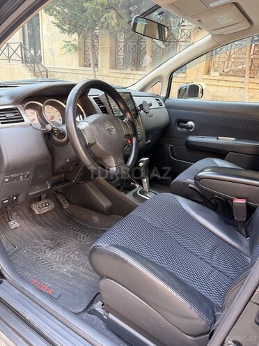 Nissan Tiida-6