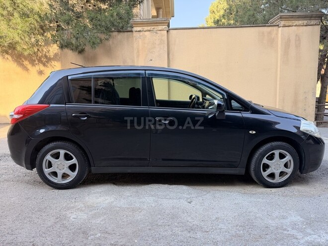 Nissan Tiida-10