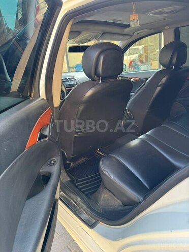 Mercedes E 220-11