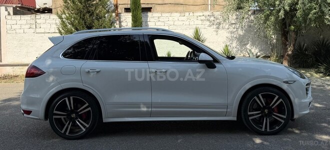 Porsche Cayenne GTS-7