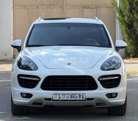 Porsche Cayenne GTS-4