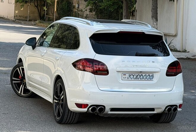 Porsche Cayenne GTS-16