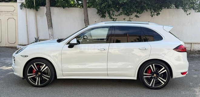Porsche Cayenne GTS-10