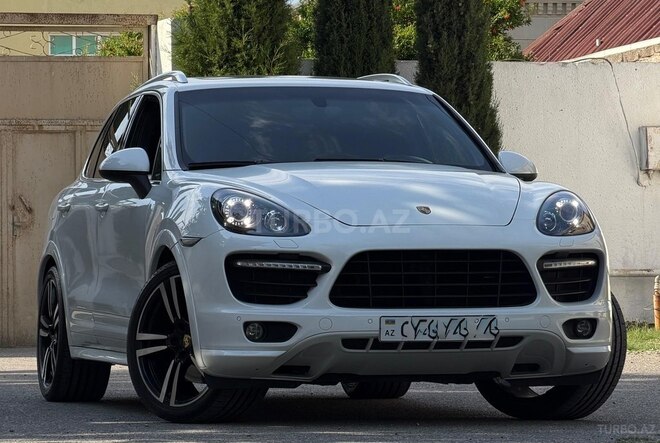 Porsche Cayenne GTS-14