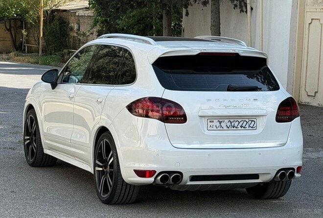 Porsche Cayenne GTS-9