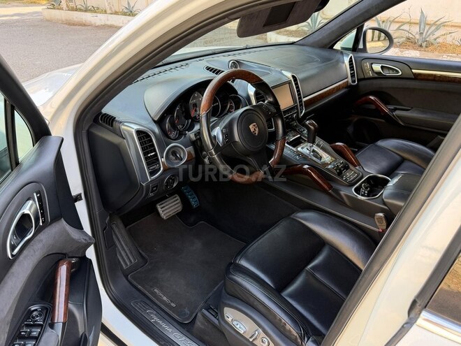 Porsche Cayenne GTS-19