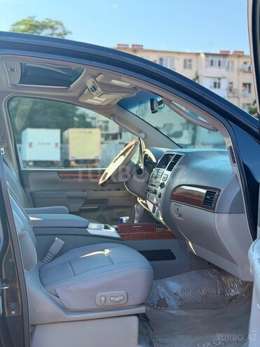 Infiniti QX56-8