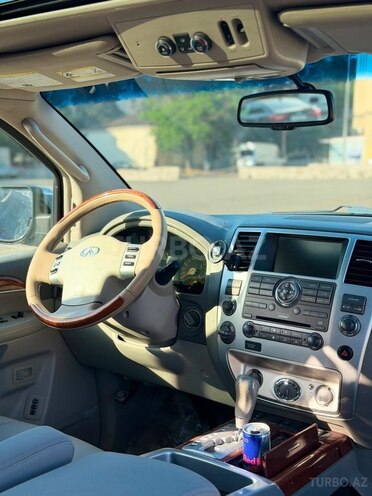 Infiniti QX56-7