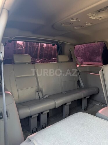 Infiniti QX56-11