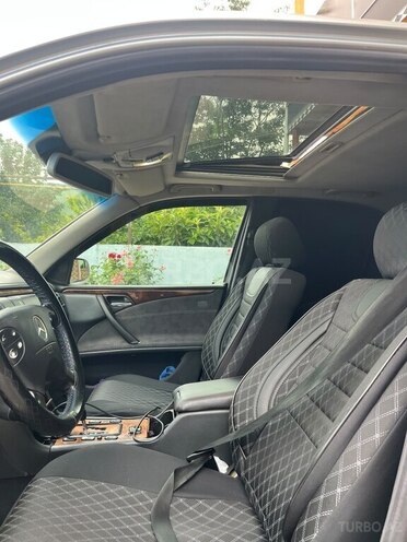 Mercedes E 270-12