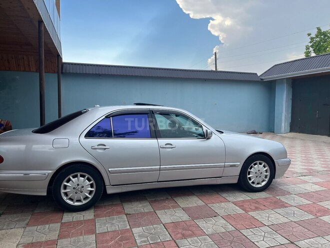 Mercedes E 270-13