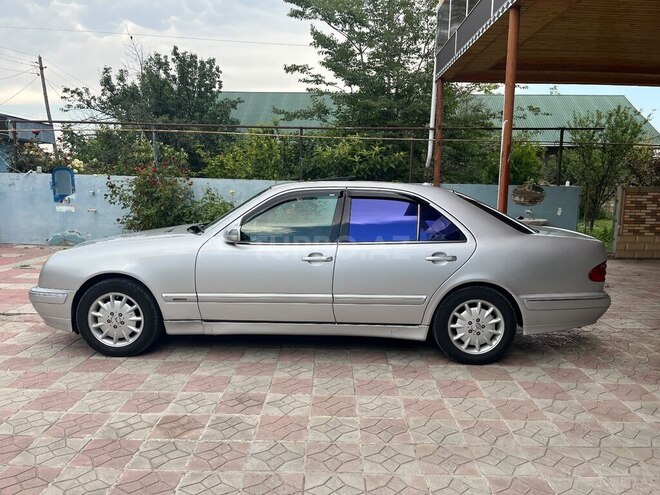 Mercedes E 270-15