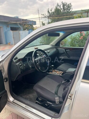 Mercedes E 270-16