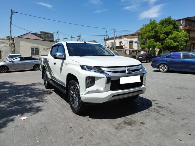Mitsubishi L200-11