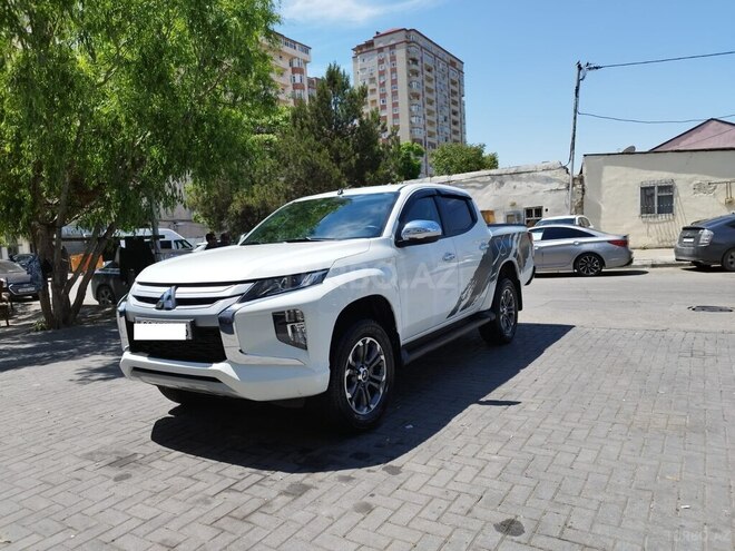 Mitsubishi L200-12