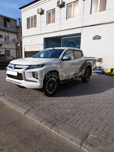 Mitsubishi L200-13