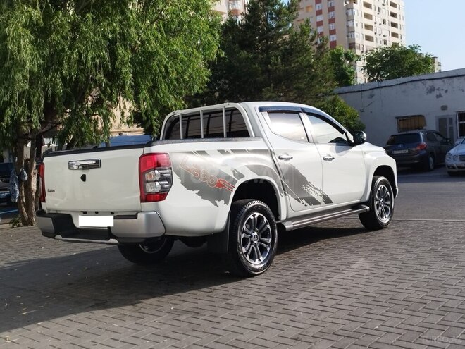 Mitsubishi L200-16