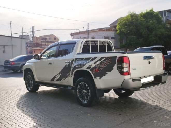 Mitsubishi L200-14