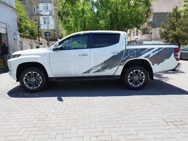 Mitsubishi L200-18