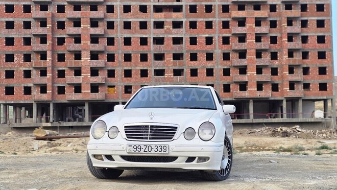 Mercedes E 320-1
