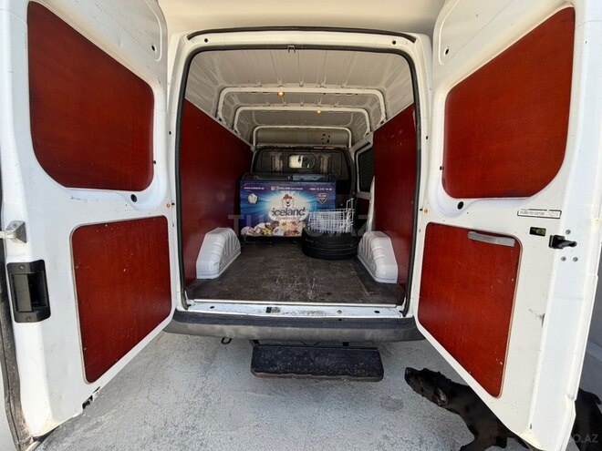 Ford Transit-4