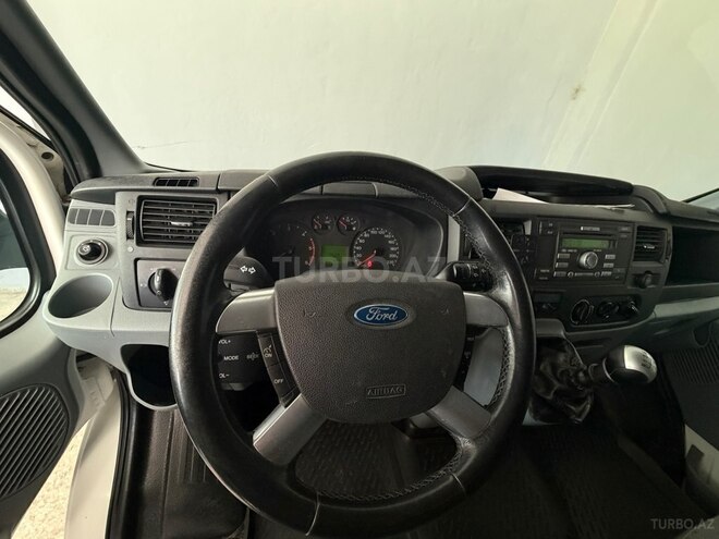 Ford Transit-8