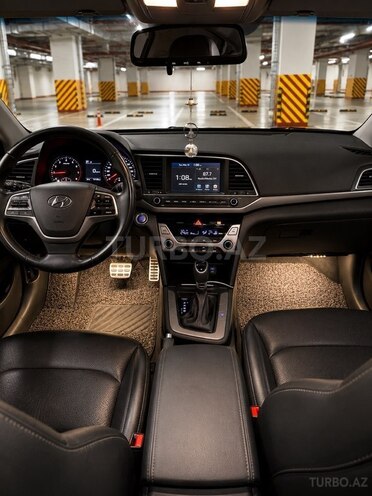 Hyundai Avante-10