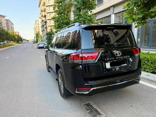 Toyota Land Cruiser-6