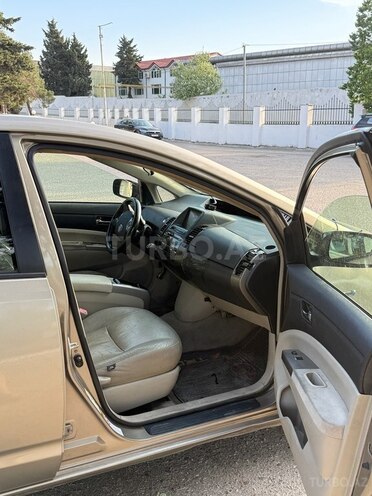 Toyota Prius-5