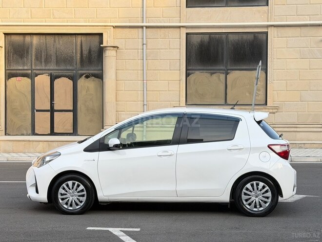 Toyota Vitz-6